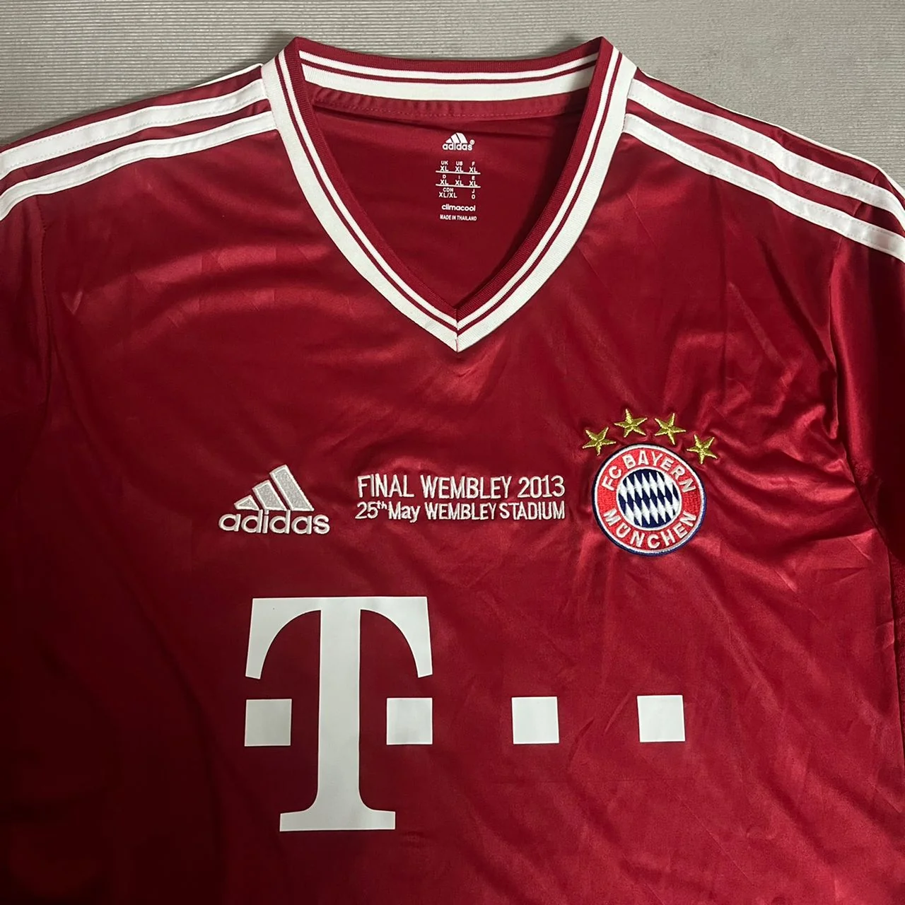 UNIFORME HOME BAYERN 2013 ROBBEN #10